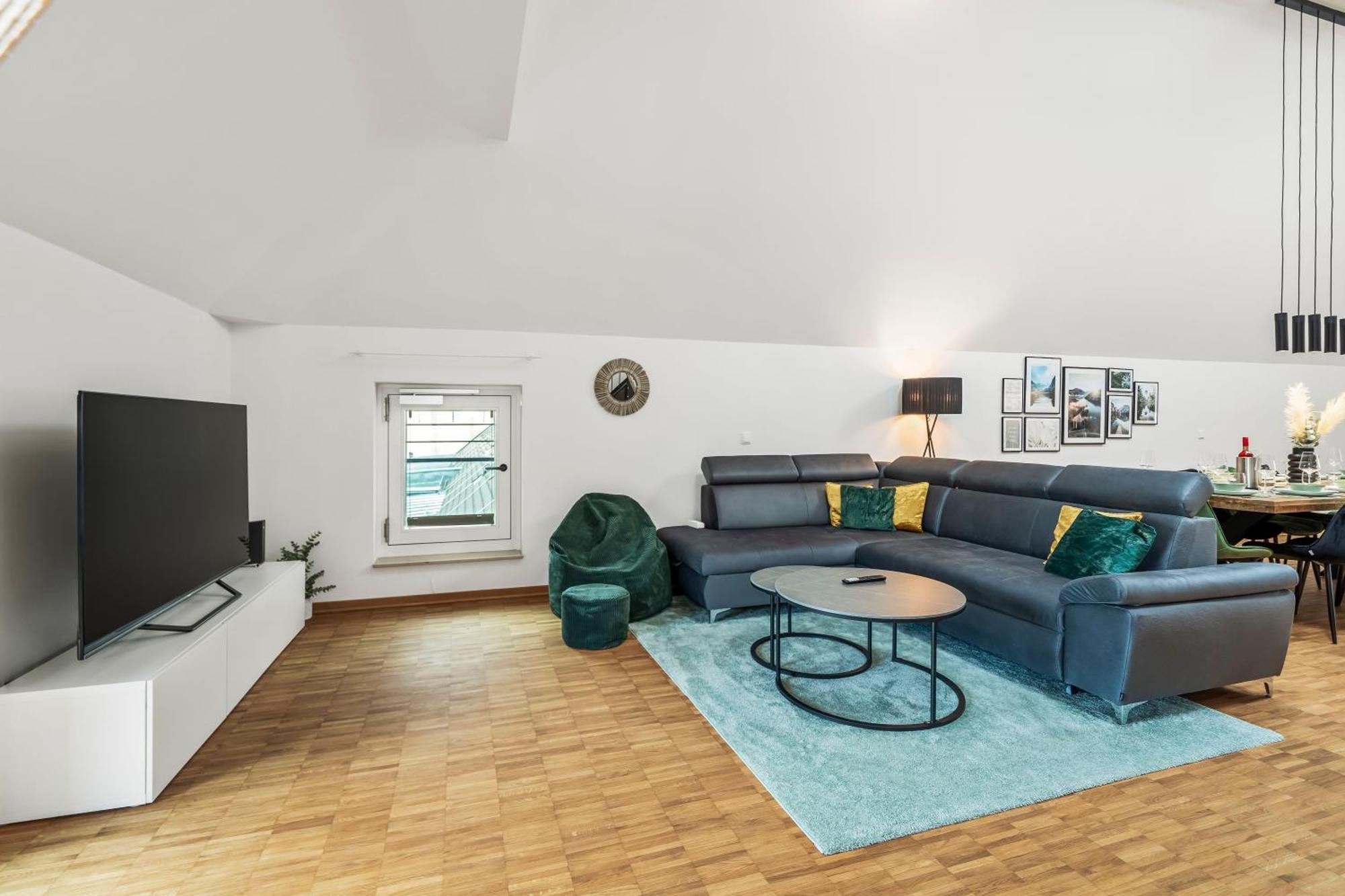 Ferienwohnung Dnd Design Loft I 170Qm I Parken I Balkon I Workstation I Netflix I Kaffee I Waschmaschine I Trockner I Xbox I Ausblick Würzburg Exterior foto